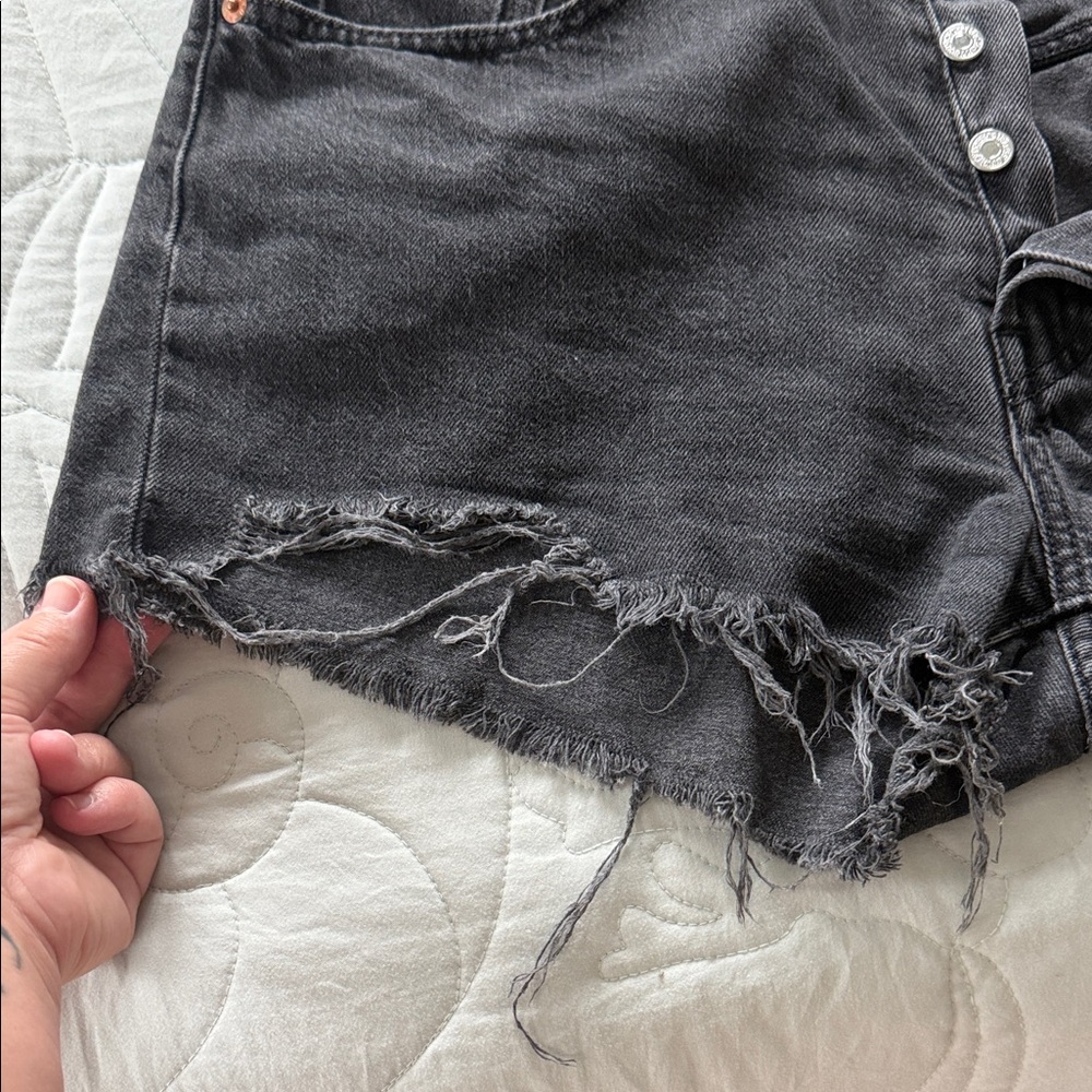 Levi's 501 Black Denim Distressed Women's Shorts Size 30 - Picture 7 of 10